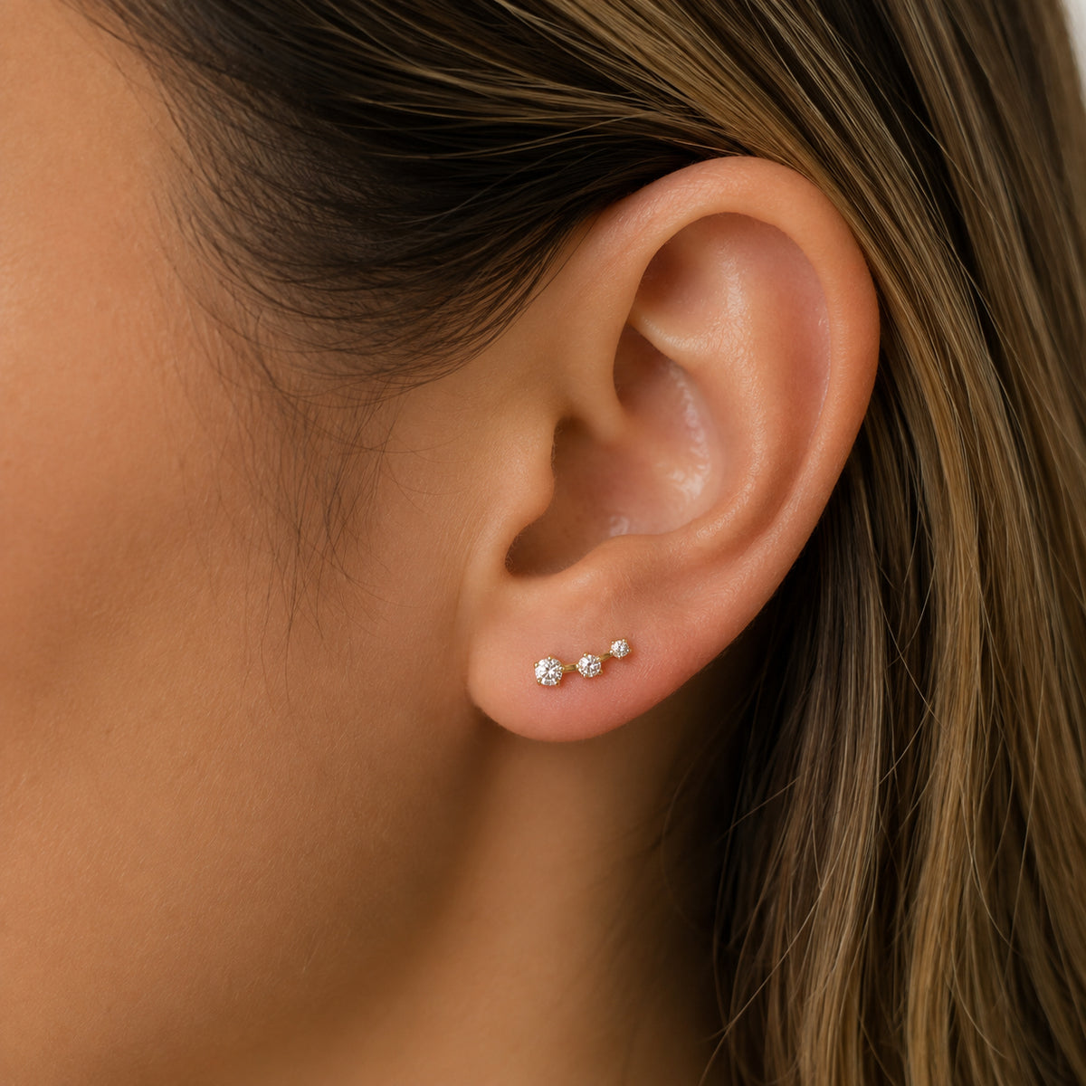 18Kt Gold PVD Titanium Threadless Graduated Triple Round Gem Curve Top
