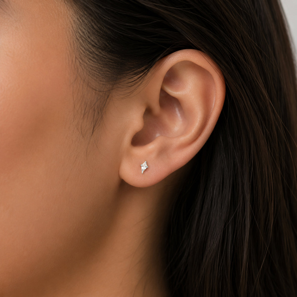 Titanium Threadless Kite Cut Gem Top.
